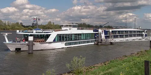 Live real-time river cruise ship tracking of AmaVerde from Ama Waterways