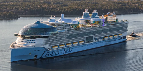 Live real-time ocean cruise ship tracking of Legend of the Seas from Royal Caribbean International
