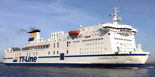 Live real-time cruise ferry tracking of Huckleberry Finn from TT-Line