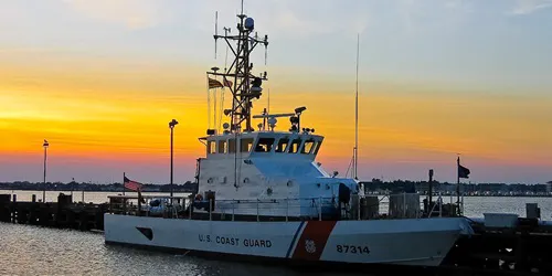 Live real-time military ship tracking of CGC Finback from United States Coast Guard