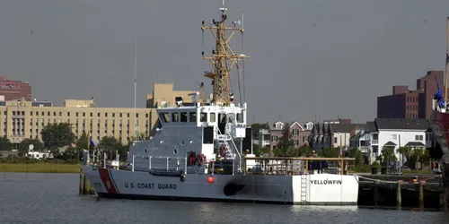 Live real-time military ship tracking of CGC Yellowfin from United States Coast Guard